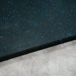 FitNord Kumilaatta 1m x 1m x 30mm, musta sinisillä pilkuilla