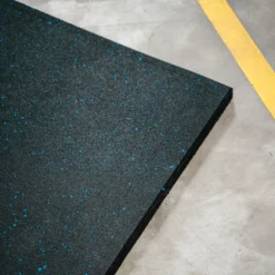 FitNord Kumilaatta 1m x 1m x 30mm, musta sinisillä pilkuilla
